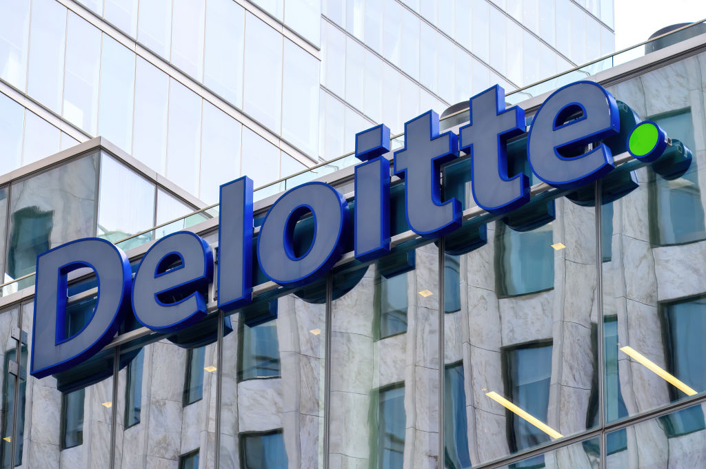 „Deloitte“ eina į AI – nepaisant to